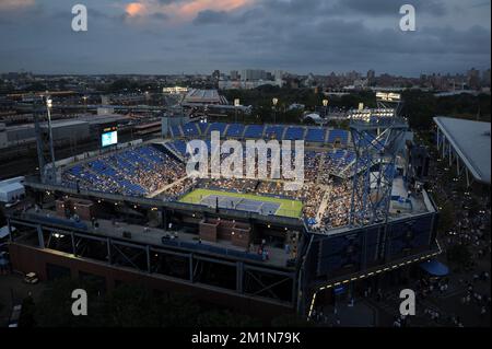 20120827 - NEW YORK, USA: Das Illustrationsbild zeigt das Louis Armstrong Stadium während des US Open Grand Slam Tennis Tournament, in Flushing Meadows, in New York City, USA, Montag, 27. August 2012. BELGA FOTO YORICK JANSENS Stockfoto