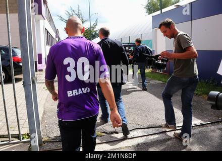 20120831 – ANTWERPEN, BELGIEN: Raul Bravo von Beerschot kommt zu einer Pressekonferenz, um einen neuen Spieler der belgischen First Division Fußballmannschaft Beerschot AC am Freitag, den 31. August 2012 in Antwerpen zu präsentieren. Heute präsentiert Beerschot seine letzte Unterschrift, den 31 Jahre alten spanischen Verteidiger Raul Bravo. BELGA FOTO MARC GOYVAERTS Stockfoto