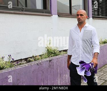 20120831 – ANTWERPEN, BELGIEN: Raul Bravo von Beerschot kommt zu einer Pressekonferenz, um einen neuen Spieler der belgischen First Division Fußballmannschaft Beerschot AC am Freitag, den 31. August 2012 in Antwerpen zu präsentieren. Heute präsentiert Beerschot seine letzte Unterschrift, den 31 Jahre alten spanischen Verteidiger Raul Bravo. BELGA FOTO MARC GOYVAERTS Stockfoto