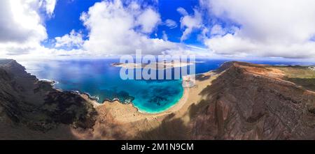 Atemberaubende Natur des Vulkans Lanzarote. Kanarische Inseln malerische Meereslandschaft Blick vom Mirador del Rio, Dröhnen-Panoramablick Stockfoto