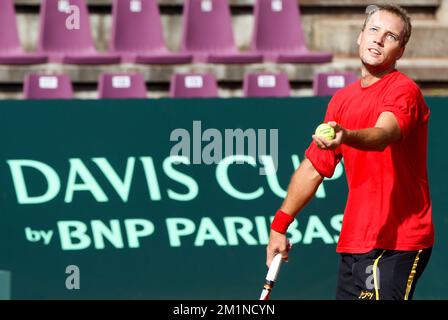 20120912 Uhr – BRÜSSEL, BELGIEN: Belgischer Steve Darcis, abgebildet während eines Trainings des belgischen Davis Cup-Teams im Royal Primerose Tennis Club in Brüssel, Mittwoch, den 12. September 2012. An diesem Wochenende spielen Belgien und Schweden ein Play-off-Spiel für die Weltgruppe. BELGA PHOTO VIRGINIE LEFOUR Stockfoto