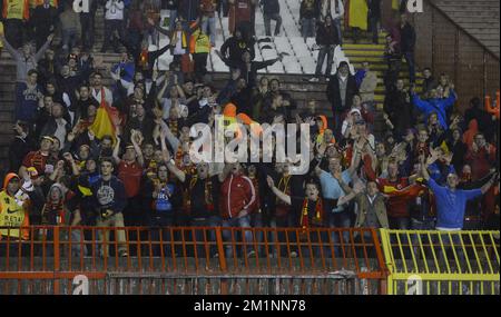 20121012 – BELGRAD, SERBIEN: Fans, die während des Qualifikationsspiels zwischen Serbien und den belgischen Roten Teufeln am Freitag, den 12. Oktober 2012 in Belgrad, Republik Serbien, abgebildet wurden. Dies ist das dritte von zehn Qualifikationsspielen für die Fußball-Weltmeisterschaft 2014. BELGA FOTO DIRK WAEM Stockfoto