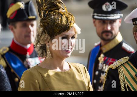 20121020 - LUXEMBURG, LUXEMBURG: Prinzessin Maxima der Niederlande, das bei der Abfahrt von der Kathedrale Notre-Dame in Luxemburg nach der religiösen Hochzeit von Kronprinz Guillaume von Luxemburg und Prinzessin Stephanie am Samstag, den 20. Oktober 2012, in der Stadt Luxemburg abgebildet wird. Die Hochzeitsfeier dauert zwei Tage. BELGA FOTO NICOLAS LAMBERT Stockfoto