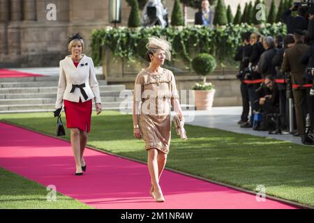 20121020 Uhr - LUXEMBURG, LUXEMBURG: Prinzessin von Hannover, Caroline von Monaco, abgebildet bei der Abfahrt von der Kathedrale Notre-Dame von Luxemburg, nach der religiösen Hochzeit von Kronprinz Guillaume von Luxemburg und Prinzessin Stephanie, Samstag, den 20. Oktober 2012, in Luxemburg-Stadt. Die Hochzeitsfeier dauert zwei Tage. BELGA FOTO NICOLAS LAMBERT Stockfoto