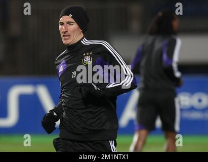 20121023 Uhr – ST. PETERSBURG, RUSSLAND: Anderlecht's Sacha Kljestan, abgebildet während der Trainingseinheit der belgischen Fußballmannschaft RSC Anderlecht in St. Petersburg, Russland, Dienstag, 23. Oktober 2012. Am Mittwoch spielt Anderlecht in Gruppe C des UEFA Champions League-Turniers den FC Zenit Saint Petersburg des russischen Teams. BELGA PHOTO VIRGINIE LEFOUR Stockfoto