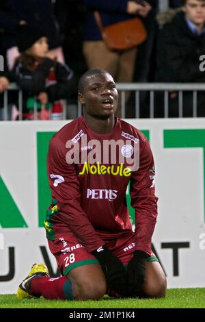 20121110 - WAREGEM, BELGIEN: Die Junior Malanda von Essevee wird nach dem Spiel der Jupiler Pro League zwischen Zulte Waregem und KV Mechelen am Samstag, den 10. November 2012, in Waregem am 15. Tag der belgischen Fußballmeisterschaft abgebildet. BELGA FOTO KURT DESPLENTER Stockfoto