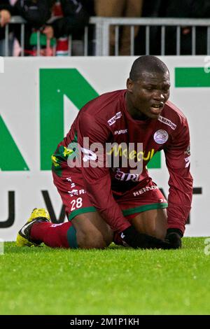 20121110 - WAREGEM, BELGIEN: Die Junior Malanda von Essevee wird nach dem Spiel der Jupiler Pro League zwischen Zulte Waregem und KV Mechelen am Samstag, den 10. November 2012, in Waregem am 15. Tag der belgischen Fußballmeisterschaft abgebildet. BELGA FOTO KURT DESPLENTER Stockfoto