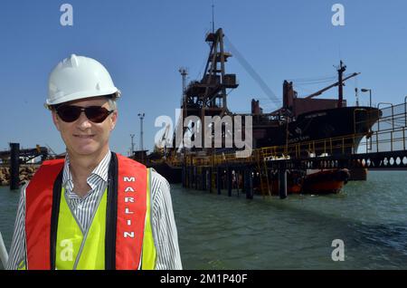 20121120 Uhr - PORT HEDLAND, AUSTRALIEN: Kronprinz Philippe von Belgien, abgebildet auf einer Tour durch Port Hedland mit dem Boot am dritten Tag einer Wirtschaftsmission nach Australien und Neuseeland, Dienstag, den 20. November 2012. BELGA FOTO ERIC LALMAND Stockfoto