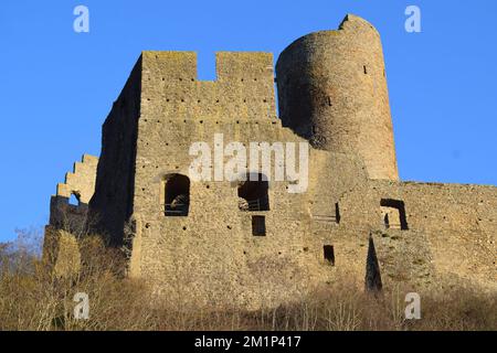 Löwenburg über Monreal im Dezember Stockfoto