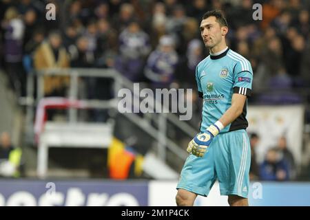 20121121 – BRÜSSEL, BELGIEN: Anderlecht Torwart Silvio Proto, der am fünften Tag der Gruppe C der Champions League Gruppe C beim Spiel der belgischen Sportmannschaft Anderlecht und des italienischen AC Mailand am Mittwoch, den 21. November 2012 in Brüssel fotografiert wurde. BELGA FOTO KRISTOF VAN ACCOM Stockfoto