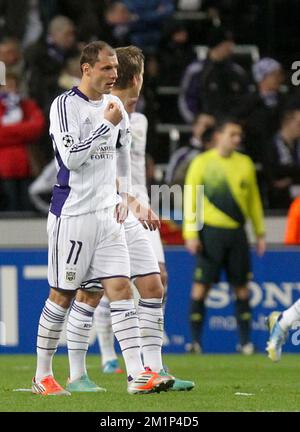 20121121 – BRÜSSEL, BELGIEN: Anderlecht's Milan Jovanovic sieht beim Fußballspiel zwischen dem belgischen RSC Anderlecht und dem italienischen AC Mailand am fünften Tag der Gruppe C der Champions League Gruppe C am Mittwoch, den 21. November 2012 in Brüssel deprimiert aus. BELGA PHOTO VIRGINIE LEFOUR Stockfoto