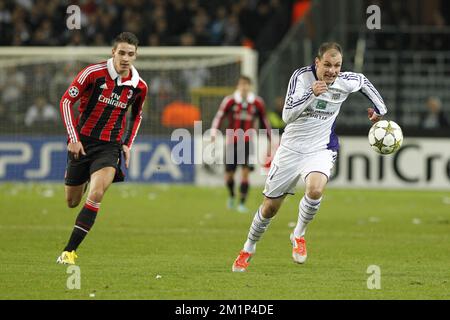 20121121 – BRÜSSEL, BELGIEN: Anderlecht's Milan Jovanovic (R) in Aktion während des Fußballspiels zwischen dem belgischen RSC Anderlecht und dem italienischen AC Mailand am fünften Tag der Gruppe C der Champions League Gruppe C am Mittwoch, den 21. November 2012 in Brüssel. BELGA FOTO KRISTOF VAN ACCOM Stockfoto