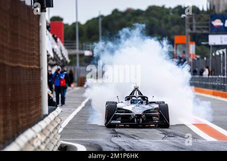 12/13/2022 – Sam Bird, Jaguar TCS Racing, Jaguar I-TYPE 6 während des Formel E Valencia Tests in Valencia, Spanien. (Foto: Sam Bloxham/Motorsport Images/Sipa USA) Stockfoto