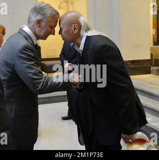 20121128 Uhr - AUCKLAND, NEUSEELAND: Kronprinz Philippe von Belgien macht Hongi, traditionelle Maori Nase an Nase - Kopf an Kopf Begrüßung bei einem Besuch der Galerie des Museums aus dem 1. Weltkrieg am 12.. Tag einer Wirtschaftsmission nach Australien und Neuseeland, Mittwoch, 28. November 2012. BELGA FOTO ERIC LALMAND Stockfoto