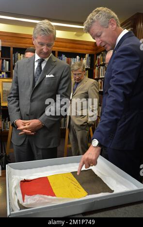 20121128 Uhr - AUCKLAND, NEUSEELAND: Kronprinz Philippe von Belgien und Verteidigungsminister Pieter De Crem, abgebildet bei einem Besuch der Galerie des Museums im 1. Weltkrieg am 12.. Tag einer Wirtschaftsreise nach Australien und Neuseeland, Mittwoch, den 28. November 2012. BELGA FOTO ERIC LALMAND Stockfoto