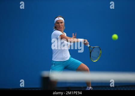 20130118 UHR - MELBOURNE, AUSTRALIEN: Russische Svetlana Kuznetsova in Aktion während des Spiels zwischen der belgischen Yanina Wickmayer und der russischen Svetlana Kuznetsova gegen die spanische Nuria Llagostera und die chinesische Jie Zheng, in der zweiten Runde des Doppel-Frauenturniers beim „Australian Open“ Grand Slam, Freitag, 18. Januar 2013 in Melbourne, Australien. BELGA FOTO PATRICK HAMILTON Stockfoto