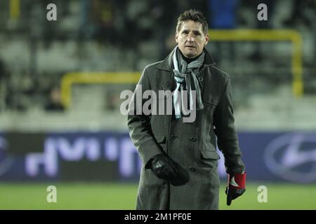 20130119 – LIER, BELGIEN: Der Cheftrainer von Waasland-Beveren, Glen De Boeck, wird am Samstag, den 19. Januar 2013, am 23. Tag der belgischen Fußballmeisterschaft beim Spiel der Jupiler Pro League zwischen Lierse SK und Waasland-Beveren in Lier abgebildet. BELGA FOTO KRISTOF VAN ACCOM Stockfoto