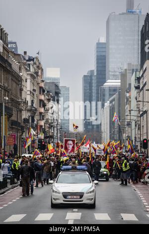 20130310 - BRÜSSEL, BELGIEN: Dieses Bild zeigt tibetische Demonstranten während der Demonstration. Rund 5000 Menschen kamen aus 17 europäischen Ländern zusammen, um gegen die chinesische Besetzung in Tibet zu protestieren und die EU um Maßnahmen zu bitten, Sonntag, den 10. März 2013. OLIVIER VIN Stockfoto