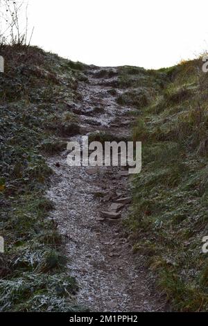 Eisiger, rutschiger, steiler Weg Stockfoto