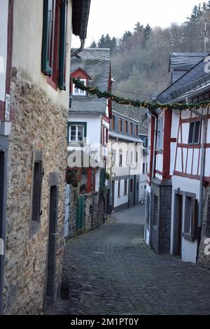 Weihnachtsdekoration gegenüber im mittelalterlichen Monreal Stockfoto