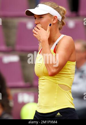 Die dänische Caroline Wozniacki sieht beim ersten Spiel der dänischen Caroline Wozniacki und der chinesischen Jie Zheng auf der WTA Brussels Open am Mittwoch, dem 22. Mai 2013, in Brüssel deprimiert aus. BELGA PHOTO VIRGINIE LEFOUR Stockfoto