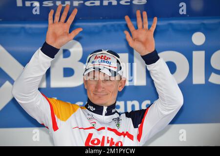 20130525 Uhr - LACS DE L'EAU D'HEURE, BELGIEN: Deutscher Andre Greipel von Lotto - Belisol feiert auf dem Podium nach der vierten Etappe des Radrennen der Belgium Tour, 164,3km km von und nach Lacs de l'Eau d'Heure, Samstag, 25. Mai 2013. BELGA FOTO DAVID STOCKMAN Stockfoto