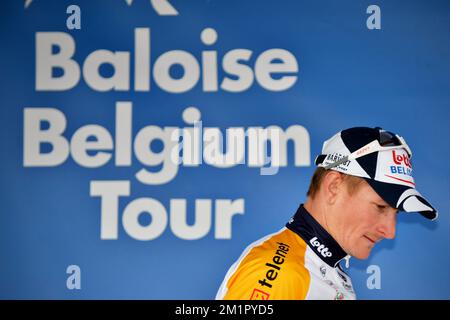 20130525 Uhr - LACS DE L'EAU D'HEURE, BELGIEN: Deutscher Andre Greipel von Lotto - Belisol feiert auf dem Podium nach der vierten Etappe des Radrennen der Belgium Tour, 164,3km km von und nach Lacs de l'Eau d'Heure, Samstag, 25. Mai 2013. BELGA FOTO DAVID STOCKMAN Stockfoto