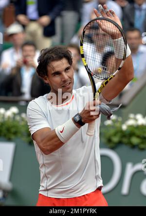 20130527 – PARIS, FRANKREICH: Rafael Nadal aus Spanien feiert während des Spiels zwischen Rafael Nadal aus Spanien und Daniel Brands aus Deutschland in der ersten Runde des Roland Garros 2013-Turniers, das am Montag, den 27. Mai 2013 im Roland Garros-Stadion in Paris stattfindet. Das Tennisturnier Roland Garros Grand Slam findet vom 21. Mai bis 09. Juni 2013 statt. BELGA FOTO ERIC LALMAND Stockfoto