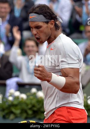 20130527 – PARIS, FRANKREICH: Rafael Nadal aus Spanien feiert während des Spiels zwischen Rafael Nadal aus Spanien und Daniel Brands aus Deutschland in der ersten Runde des Roland Garros 2013-Turniers, das am Montag, den 27. Mai 2013 im Roland Garros-Stadion in Paris stattfindet. Das Tennisturnier Roland Garros Grand Slam findet vom 21. Mai bis 09. Juni 2013 statt. BELGA FOTO ERIC LALMAND Stockfoto