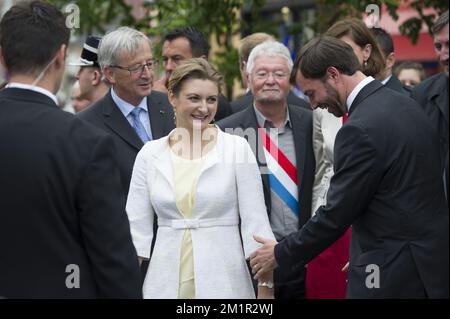 Prinzessin Stephanie von Luxemburg und Prinz Guillaume, der Erbgroßherzog von Luxemburg, bei einem Besuch des luxemburgischen Königspaares in Esch-sur-Alzette am Samstag, den 22. Juni 2013 anlässlich des Luxemburger Nationalfeiertags am 23. Juni. Stockfoto