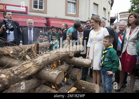 Prinzessin Stephanie von Luxemburg und Prinz Guillaume, der Erbgroßherzog von Luxemburg, bei einem Besuch des luxemburgischen Königspaares in Esch-sur-Alzette am Samstag, den 22. Juni 2013 anlässlich des Luxemburger Nationalfeiertags am 23. Juni. Stockfoto