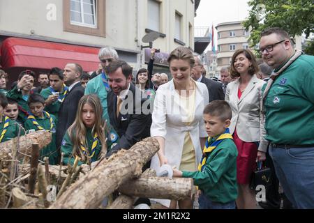 Prinzessin Stephanie von Luxemburg und Prinz Guillaume, der Erbgroßherzog von Luxemburg, bei einem Besuch des luxemburgischen Königspaares in Esch-sur-Alzette am Samstag, den 22. Juni 2013 anlässlich des Luxemburger Nationalfeiertags am 23. Juni. Stockfoto