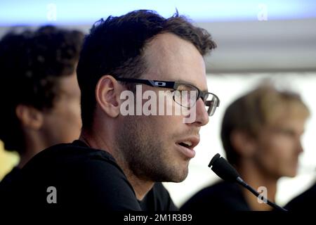 Great Britain's Mark Cavendish vom Team Omega Pharma - Quick Step spricht während einer Pressekonferenz des belgischen Fahrradteams Omega Pharma Quick-Step, vor dem „Grand Depart“ der 2013. Ausgabe des Radrennens Tour de France, in Porto-Vecchio, Belgien, Donnerstag, 27. Juni 2013. Die 100.. Ausgabe der Tour de France beginnt mit der Bühne Porto-Vecchio - Bastia. BELGA FOTO DIRK WAEM Stockfoto