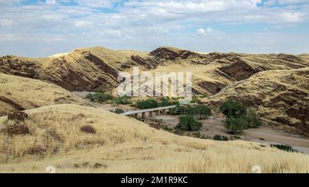 Die Brücke über dem Kuiseb River in Namibia. Stockfoto