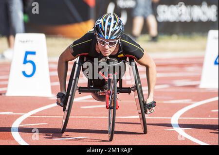 Die belgische Sportlerin Marieke Vervoort wurde zu Beginn des Finales 800m in ihrer Kategorie T52 bei der Weltmeisterschaft Athletics des IPC (International Paralympic Committee) in Lyon, Frankreich, Mittwoch, den 24. Juli 2013, fotografiert. Stockfoto