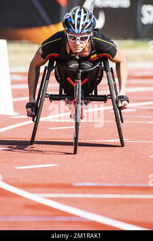 Die belgische Sportlerin Marieke Vervoort wurde zu Beginn des Finales 800m in ihrer Kategorie T52 bei der Weltmeisterschaft Athletics des IPC (International Paralympic Committee) in Lyon, Frankreich, Mittwoch, den 24. Juli 2013, fotografiert. Stockfoto