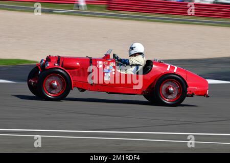 Richard Lake, Aston Martin Speed Model, MRL Pre-war Sports Cars „BRDC 500“, ein 40-minütiges Rennen mit der Option eines zweiten Fahrers in einem 40-minütigen Rennen Stockfoto