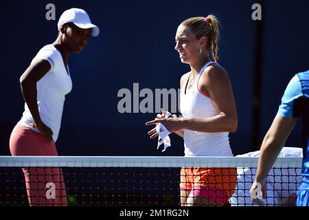 American Venus Williams und die belgische Yanina Wickmayer wurden nach einem Training vor dem US Open Grand Slam Tennis Turnier in Flushing Meadows, New York City, USA, am Samstag, den 24. August 2013, fotografiert. Die US Open beginnen am 26. August 2013. BELGA FOTO YORICK JANSENS Stockfoto