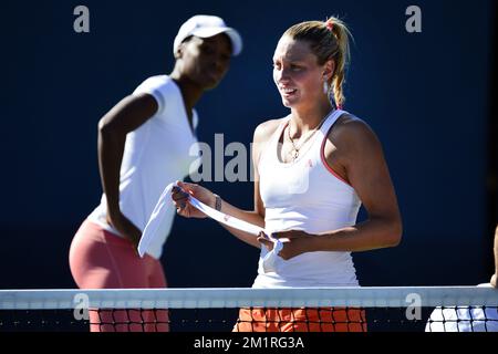 American Venus Williams und die belgische Yanina Wickmayer wurden nach einem Training vor dem US Open Grand Slam Tennis Turnier in Flushing Meadows, New York City, USA, am Samstag, den 24. August 2013, fotografiert. Die US Open beginnen am 26. August 2013. BELGA FOTO YORICK JANSENS Stockfoto