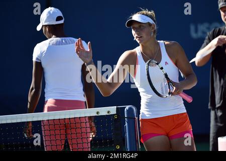 American Venus Williams und die belgische Yanina Wickmayer wurden nach einem Training vor dem US Open Grand Slam Tennis Turnier in Flushing Meadows, New York City, USA, am Samstag, den 24. August 2013, fotografiert. Die US Open beginnen am 26. August 2013. BELGA FOTO YORICK JANSENS Stockfoto