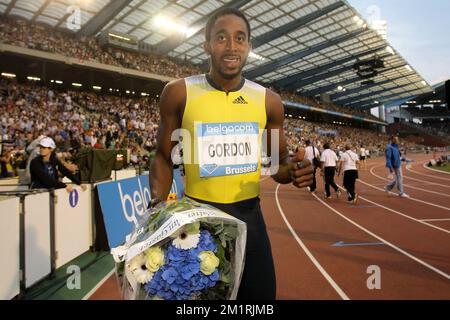 Jehue Gordon von Trinidad feiert nach dem Gewinn des Herrenturniers „400m Hurdles“ auf dem Memorial Van Damme Athletics Meeting, der letzten Etappe der IAAF Diamond League, im King Baudouin Stadion (Boudewijnstadion/Stade ROI Baudouin) am Freitag, den 06. September 2013 in Brüssel. BELGA PHOTO VIRGINIE LEFOUR Stockfoto