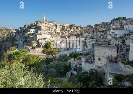 Blick über die Altstadt von Sassi di Matera im Nachmittagslicht, Matera, Basilikata, Italien, Europa Stockfoto