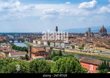 Skyline von Florenz von der Piazzale Michelangelo, einschließlich Ponte Vecchio, Palazzo Vecchio, Duomo und Campanile - Florenz, Toskana, Italien Stockfoto