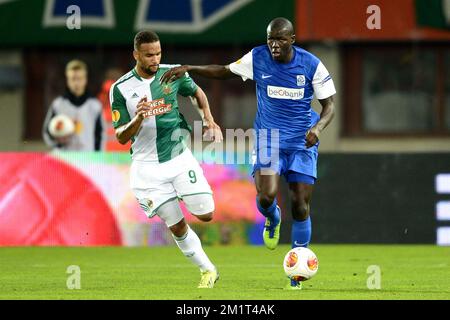 20131107 - WIEN, ÖSTERREICH: Wiens Terrence Boyd und Genks Kalidou Koulibaly kämpfen um den Ball während des Spiels zwischen der österreichischen Mannschaft Rapid Wien und dem belgischen RC Genk, viertes Spiel in der Gruppenbühne der Europa League in Gruppe G, Donnerstag, 07. November 2013, im Ernst-Happel-Stadion in Wien, Österreich. BELGA FOTO YORICK JANSENS Stockfoto