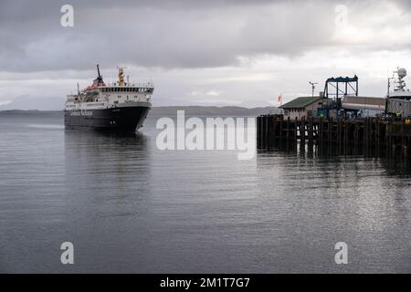 A Caledonian MacBrayne (Calmac) ferry, the MV Isle of Mull, coming in to port at Craignure on the Isle of Mull, Scotland Stock Photo