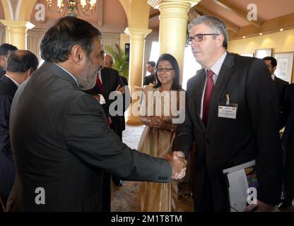 20131124 UHR - NEU-DELHI, INDIEN: ANAND Sharma, Minister für Handel und Industrie, und M. Pieter Timmermans, CEO des belgischen Unternehmensverbands, bildeten anlässlich des offiziellen Mittagessens, das ANAND Sharma am Sonntag, den 24. November 2013, in Neu Delhi, Indien, am ersten Tag einer Wirtschaftsmission der belgischen Prinzessin Astrid nach Indien veranstaltete. BELGA FOTO ERIC LALMAND Stockfoto