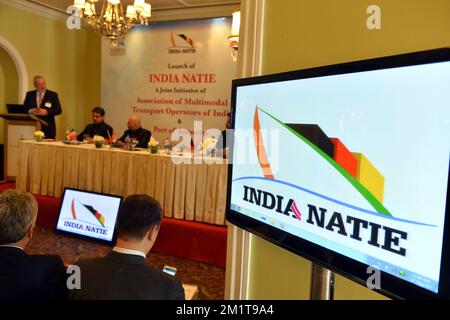 20131127 – MUMBAI, INDIEN: Präsident der Hafenbehörde von Antwerpen, Port Alderman, stellvertretender Bürgermeister der Stadt Antwerpen, Marc Van Peel, das während des Starts von India Natie in Mumbai (Indien) am Mittwoch, den 27. November 2013, am dritten Tag einer Wirtschaftsmission der belgischen Prinzessin Astrid nach Indien abgebildet wurde. BELGA FOTO ERIC LALMAND Stockfoto