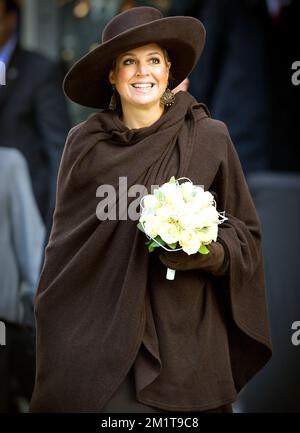 BADHOEVEDORP - NIEDERLANDE 26-11-2013 Queen Maxima öffnet den Militärstützpunkt Queen Maxima in Schiphol . ROBIN UTRECHT Stockfoto