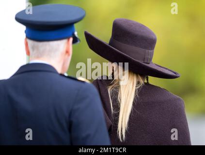 BADHOEVEDORP - NIEDERLANDE 26-11-2013 Queen Maxima öffnet den Militärstützpunkt Queen Maxima in Schiphol . ROBIN UTRECHT Stockfoto