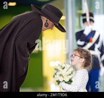 BADHOEVEDORP - NIEDERLANDE 26-11-2013 Queen Maxima öffnet den Militärstützpunkt Queen Maxima in Schiphol . ROBIN UTRECHT Stockfoto